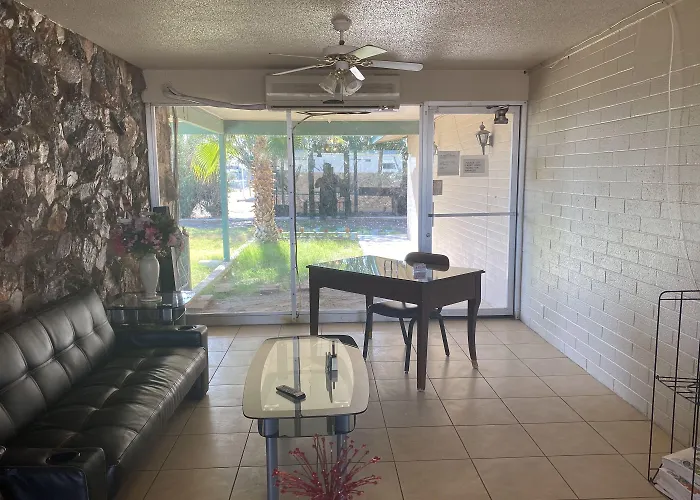 Oyo Az Desert Grove 2*