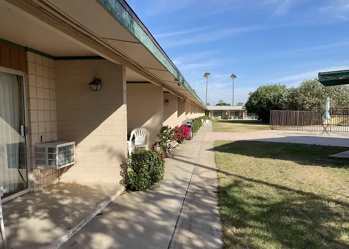 Oyo Az Desert Grove Hotel